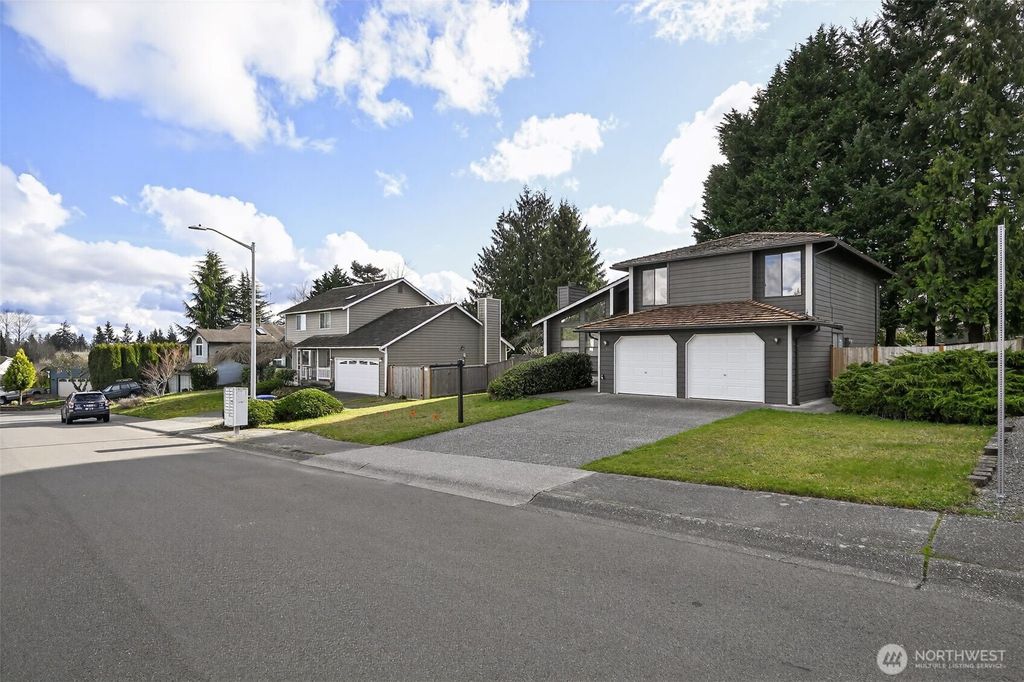 Photo of 810 151st Street SW, Lynnwood, WA 98087 (MLS # 2474936)