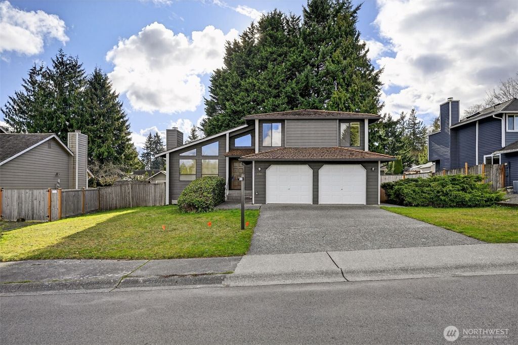 Photo of 810 151st Street SW, Lynnwood, WA 98087 (MLS # 2474936)