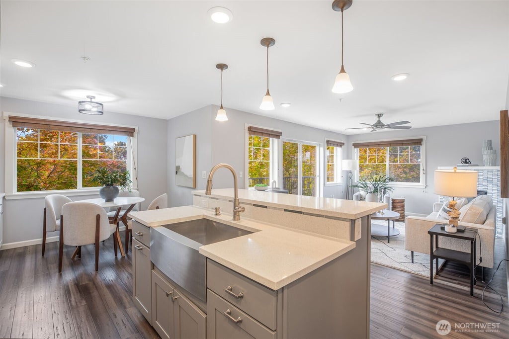 Photo of 107 Ave. 20th AVE #401, Seattle, WA 98122 (MLS # 2582061)