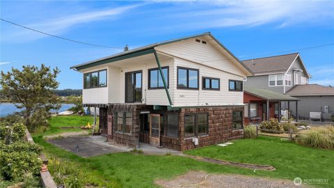 Photo of 2403 Sunlight Beach Road, Clinton, WA 98236 (MLS # 2540350)