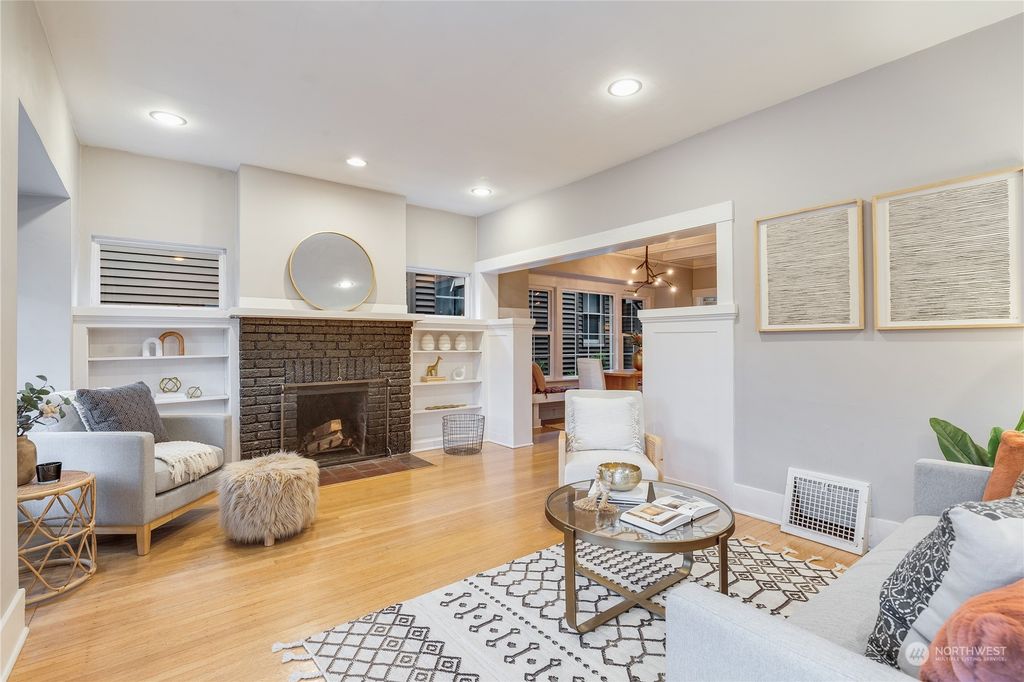 Photo of 2537 2nd Avenue W, Seattle, WA 98119 (MLS # 2171207)