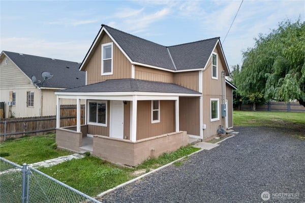 911 BARNES CT, SUNNYSIDE, WA 98944 - Image 12d3fabf1444b8e6f8901abcc7c1ea76/2160756565