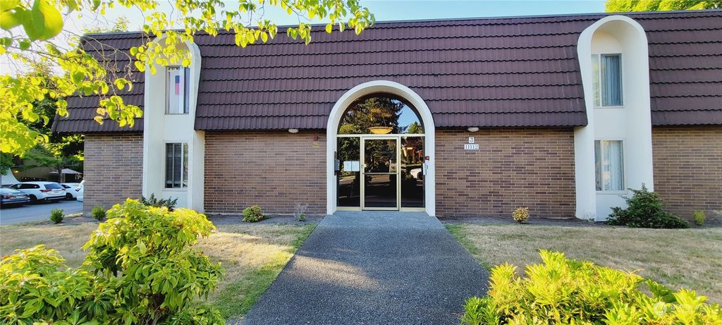 Photo of 11112 NE 68th Street #318, Kirkland, WA 98033 (MLS # 2136413)
