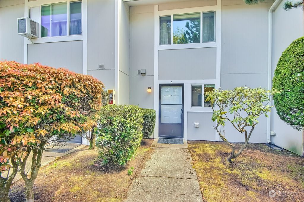 Photo of 25220 105th Place SE #Q3, Kent, WA 98030 (MLS # 2223877)