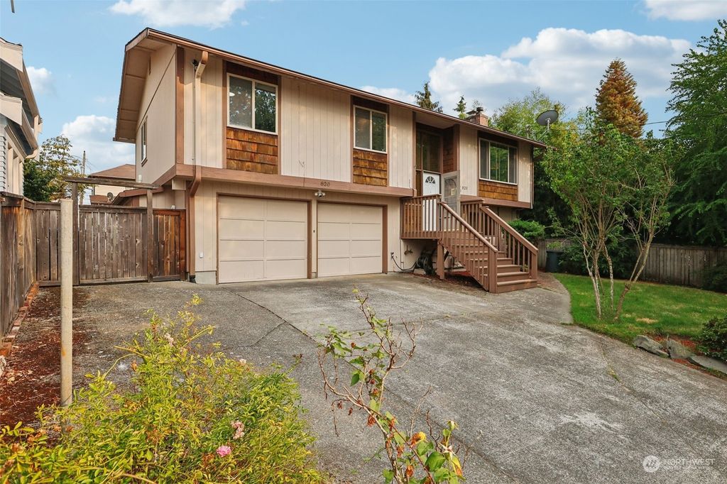 Photo of 820 Yakima Avenue S, Seattle, WA 98144 (MLS # 2288185)