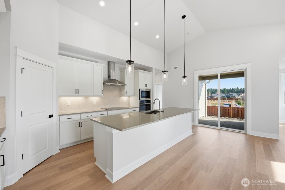 2946 Balsamroot Drive SE