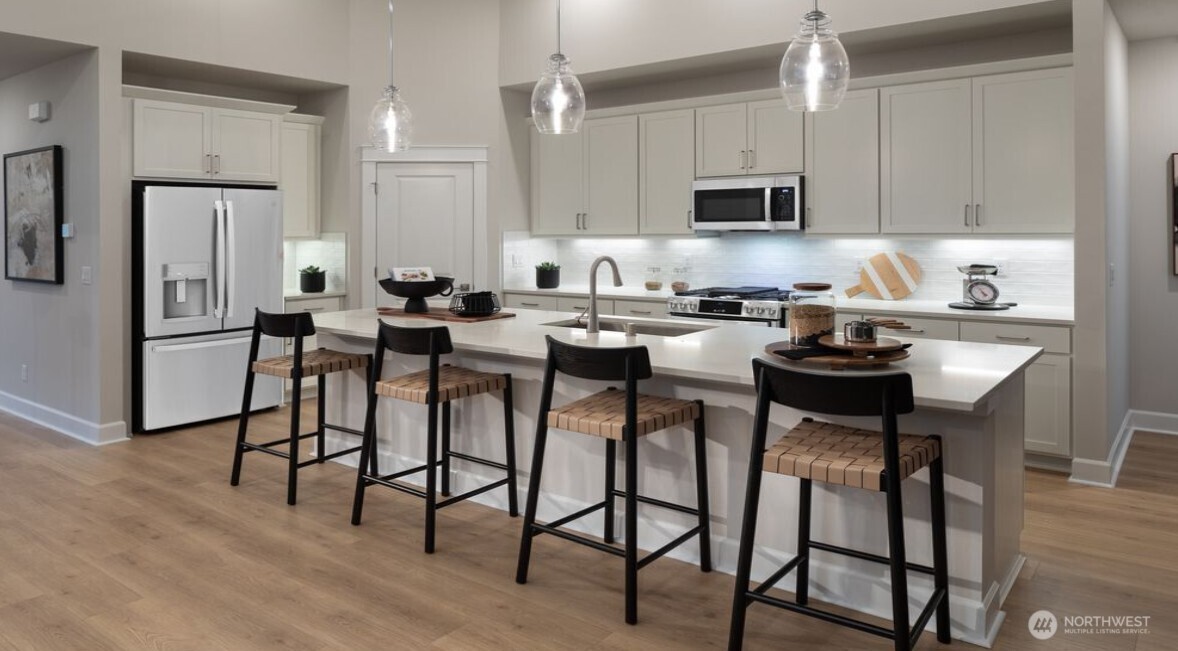 2946 Balsamroot Drive SE