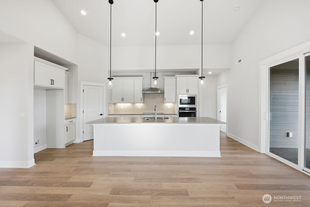 2946 Balsamroot Drive SE