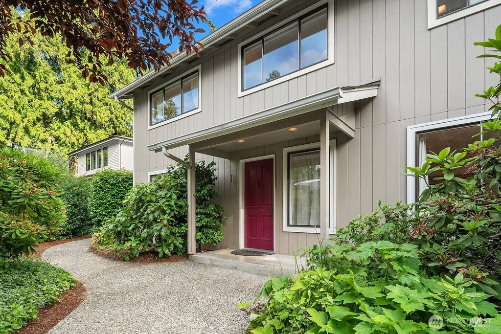 Photo of 2958 72nd Avenue SE, Mercer Island, WA 98040 (MLS # 2538302)