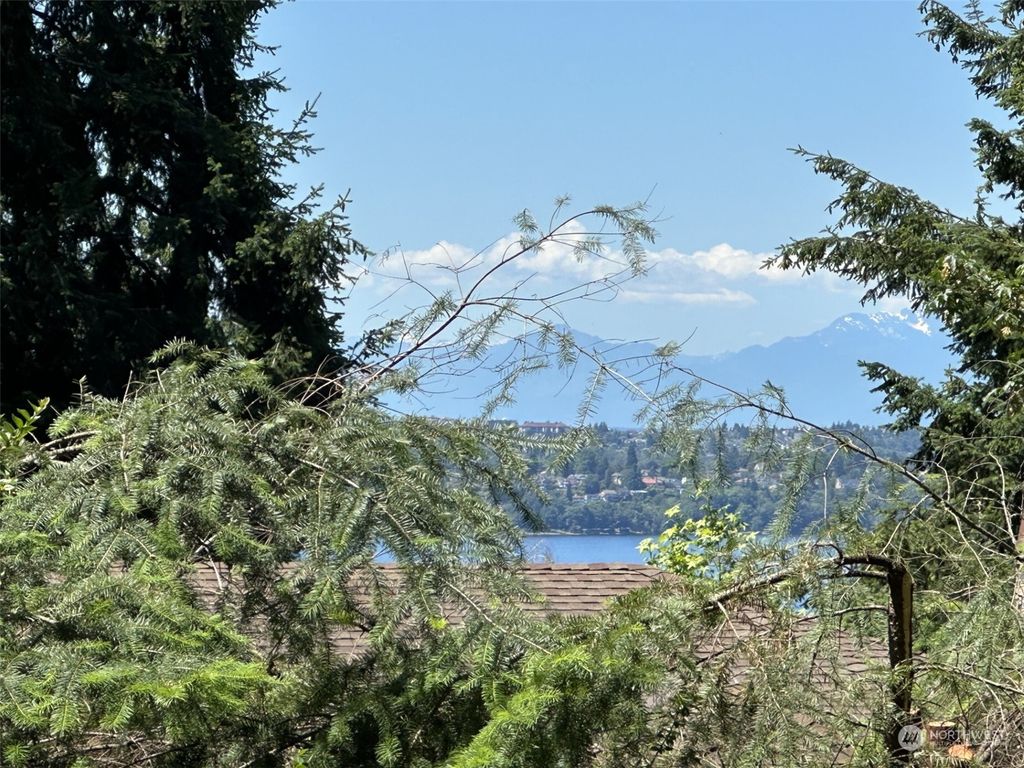 Photo of 4450 84th Avenue SE, Mercer Island, WA 98040 (MLS # 2255591)