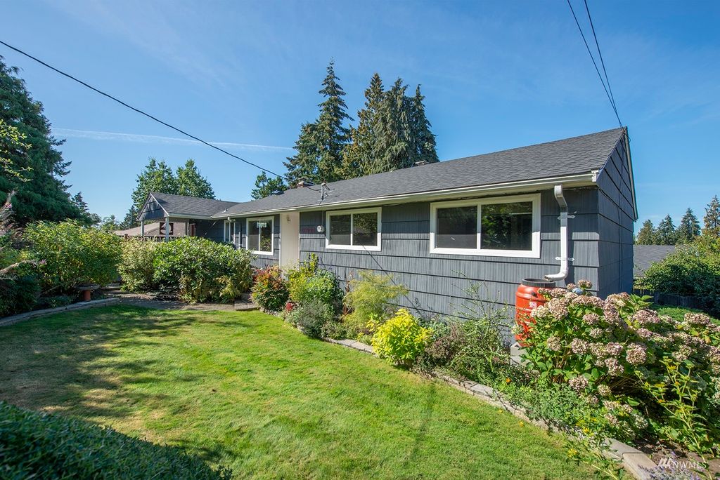 Photo of 11803 19th Avenue SW, Burien, WA 98146 (MLS # 1994147)