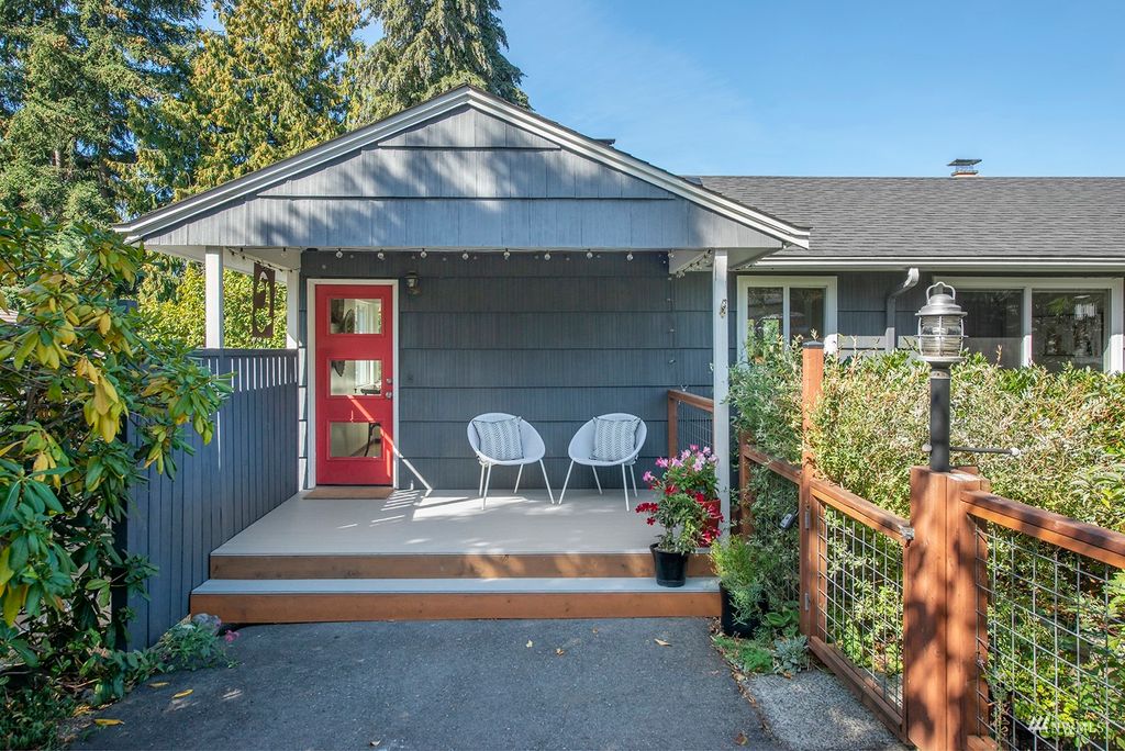 Photo of 11803 19th Avenue SW, Burien, WA 98146 (MLS # 1994147)