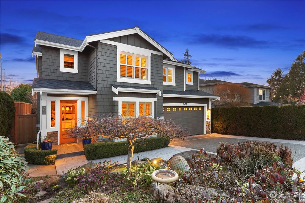 Photo of 701 17th Avenue W, Kirkland, WA 98033 (MLS # 2211808)