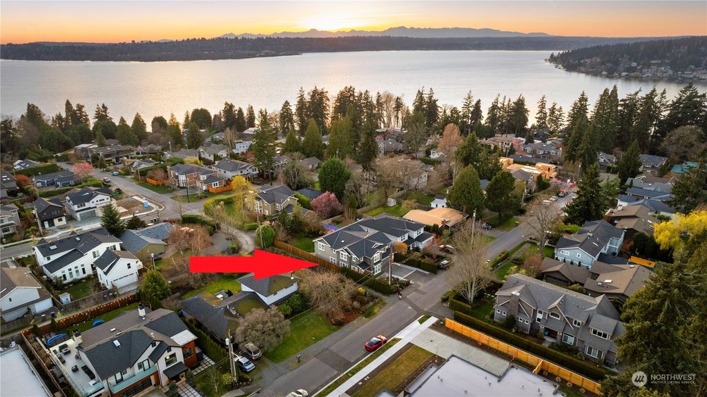 Photo of 701 17th Avenue W, Kirkland, WA 98033 (MLS # 2211808)