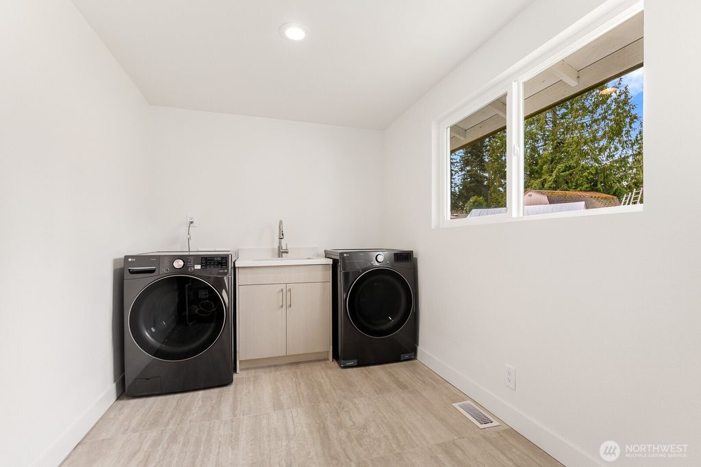 listing image 9369928573519240612