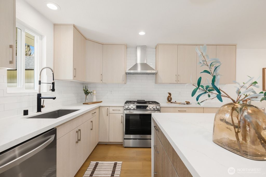 listing image 9361260735567950475