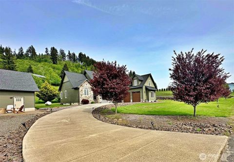 Photo of 104 Hummingbird Lane, Silver Creek, WA 98585 (MLS # 2524256)