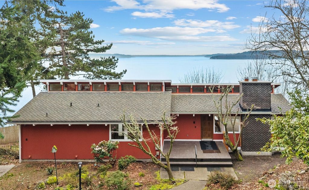 Photo of 123 S 216th Street, Normandy Park, WA 98198 (MLS # 2463698)