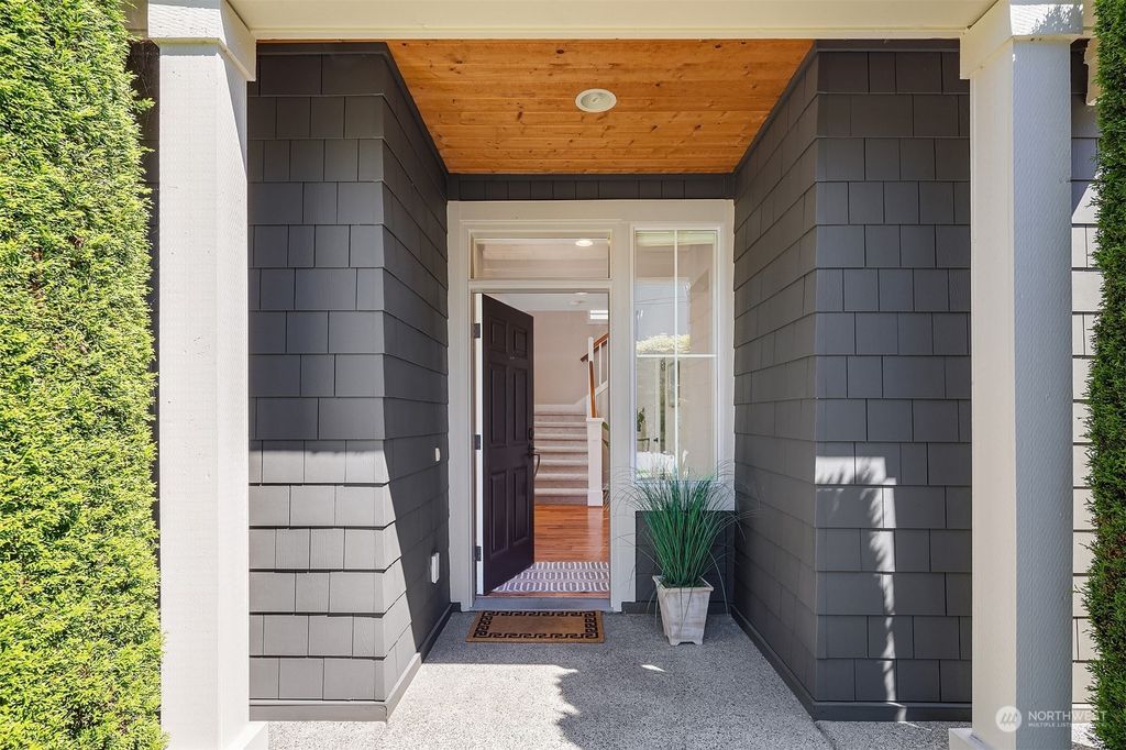 Photo of 302 3rd Avenue S, Kirkland, WA 98033 (MLS # 2141842)