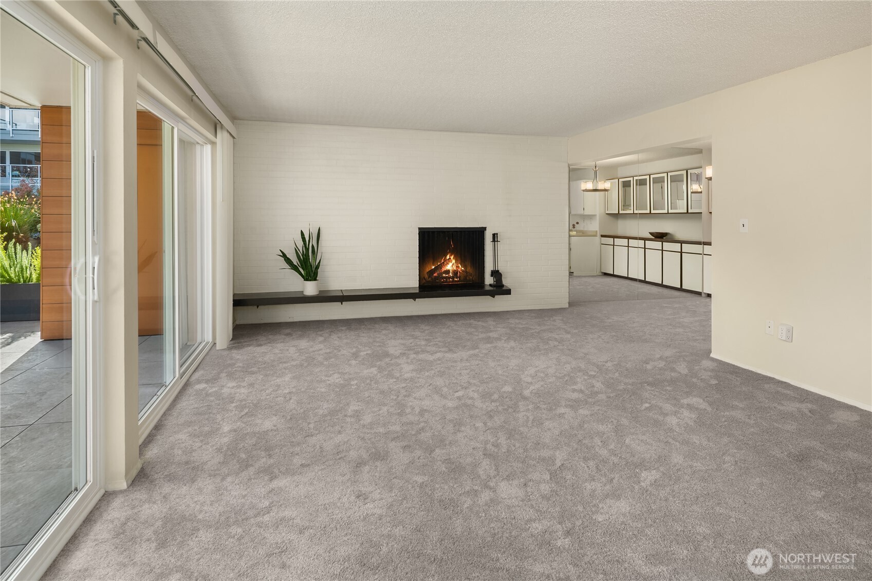 2501 Canterbury Ln E 106