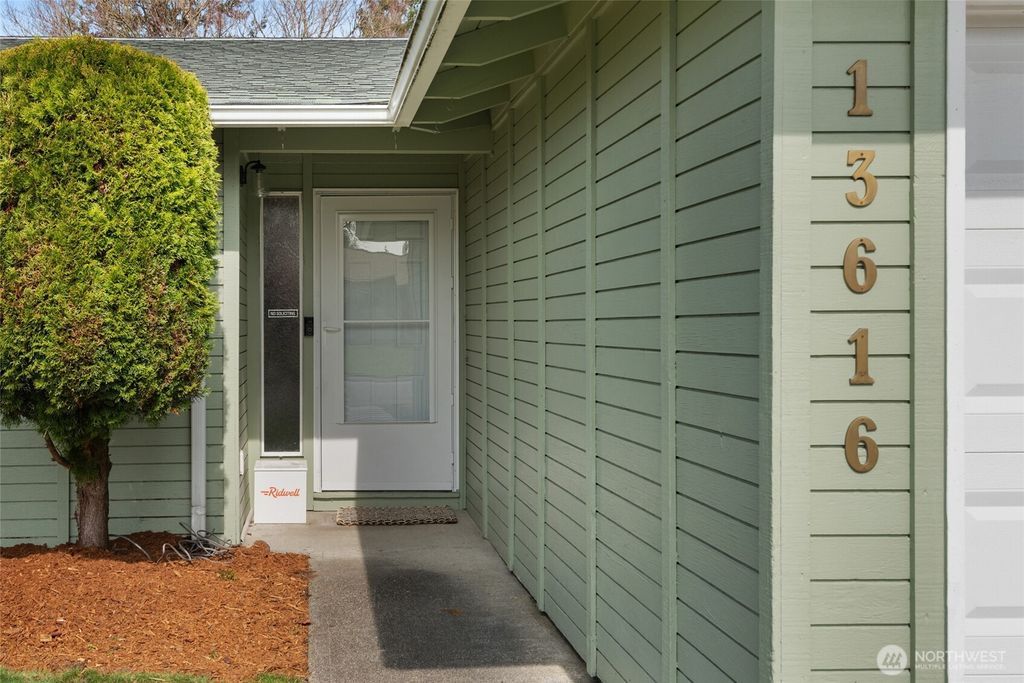 Photo of 13616 SE 171st Place, Renton, WA 98058 (MLS # 2352677)