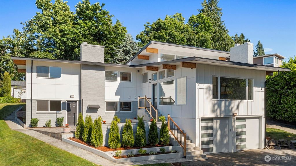 Photo of 2120 W Mukilteo Boulevard, Everett, WA 98203 (MLS # 2191708)