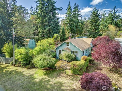 Photo of 1627 Holcomb St, Port Townsend, WA 98368 (MLS # 2441113)