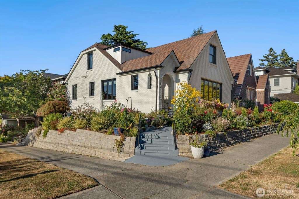 Photo of 3302 E Pine Street, Seattle, WA 98122 (MLS # 2568047)
