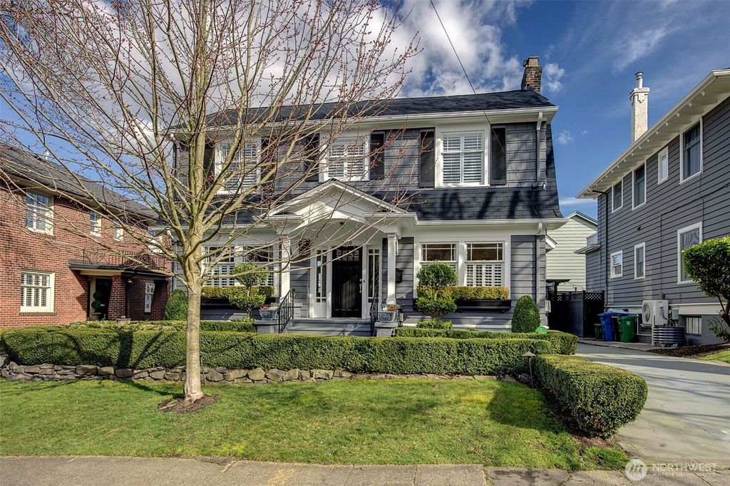 Photo of 2208 Bigelow Avenue N, Seattle, WA 98109 (MLS # 2340700)