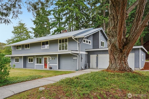 Photo of 711 Galloway Street, Steilacoom, WA 98388 (MLS # 2547950)