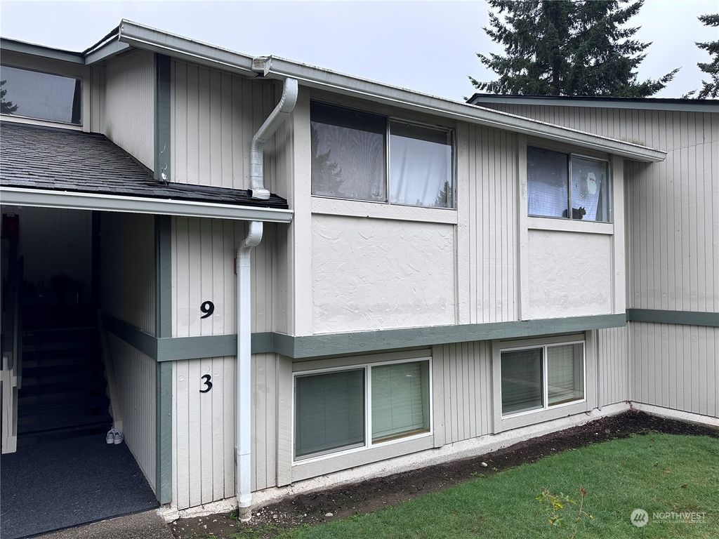 Photo of 32304 4th Place S #R9, Federal Way, WA 98003 (MLS # 2185176)