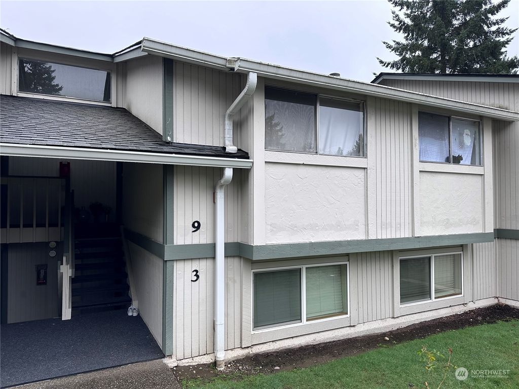 Photo of 32304 4th Place S #R9, Federal Way, WA 98003 (MLS # 2185176)