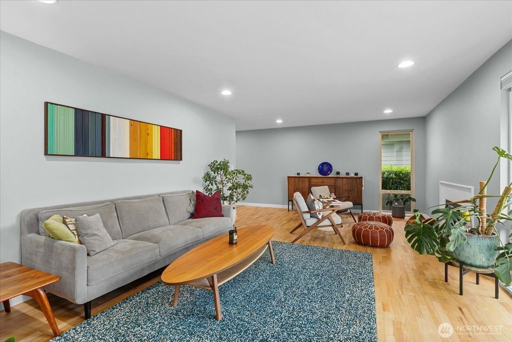 Photo of 17013 NE 18th Street, Bellevue, WA 98008 (MLS # 2517968)