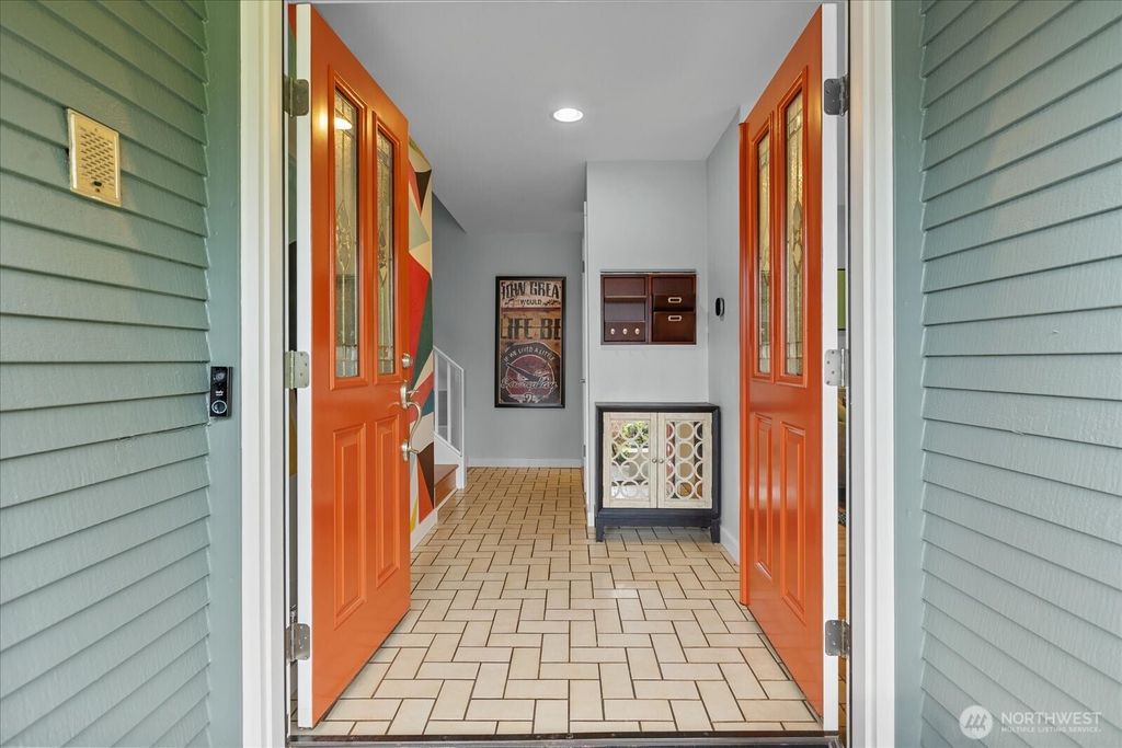 Photo of 17013 NE 18th Street, Bellevue, WA 98008 (MLS # 2517968)