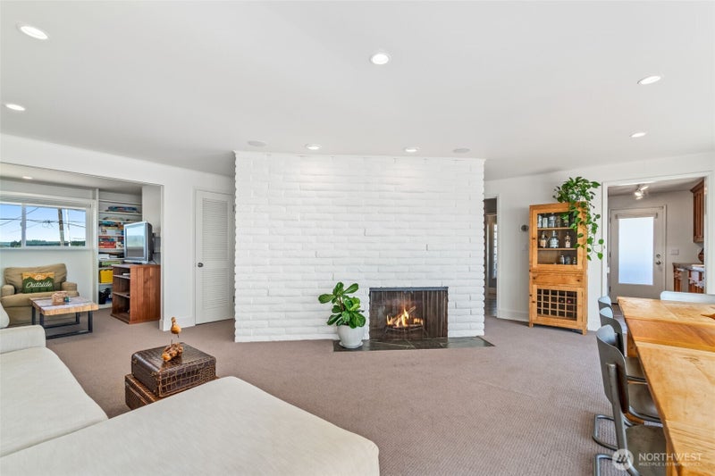 2556 Sunlight Beach Road