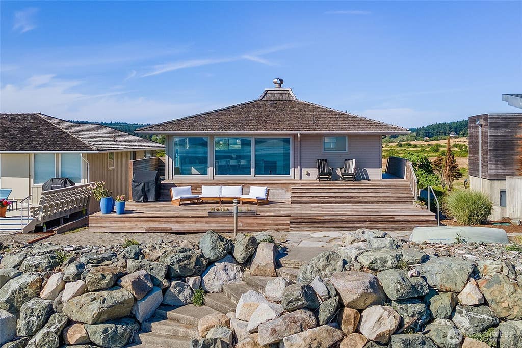 Photo of 2556 Sunlight Beach Road, Clinton, WA 98236 (MLS # 2562566)