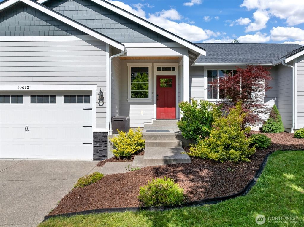 Photo of 10612 Palisades Street SE, Yelm, WA 98597 (MLS # 2526195)