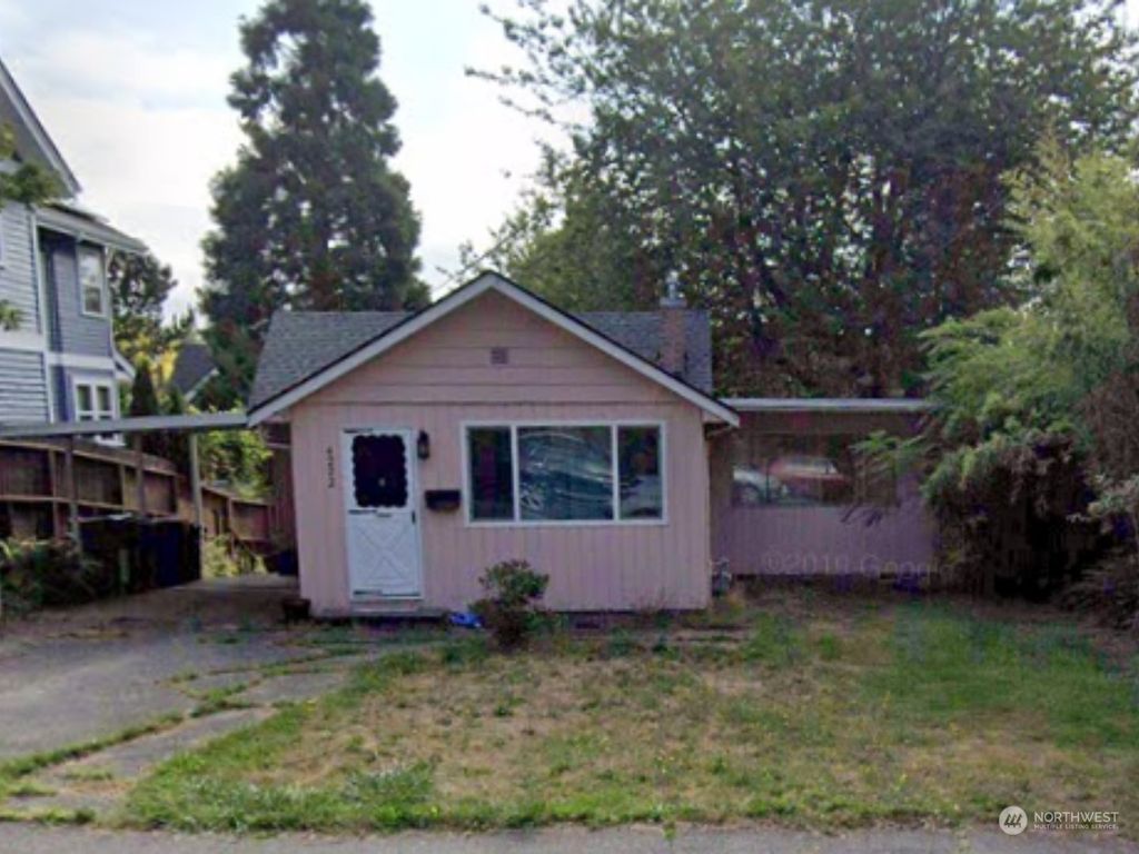 Photo of 4222 Meridian Avenue N, Seattle, WA 98103 (MLS # 2303231)
