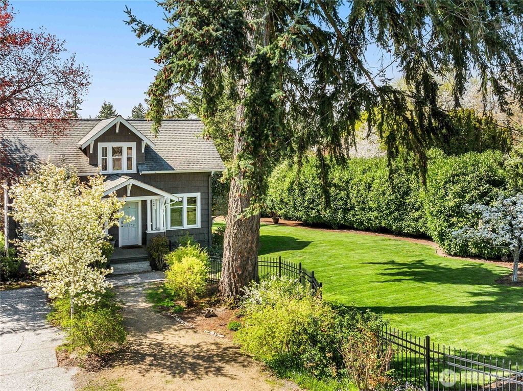 Photo of 13731 90th Avenue NE, Kirkland, WA 98034 (MLS # 2359602)