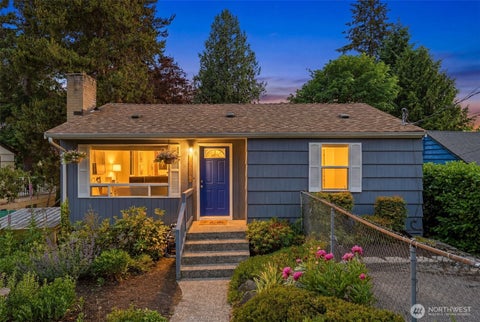 Photo of 15839 15th Avenue NE, Shoreline, WA 98155 (MLS # 2552427)