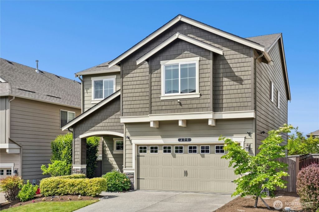 Photo of 425 203rd Street SW, Lynnwood, WA 98036 (MLS # 2376634)