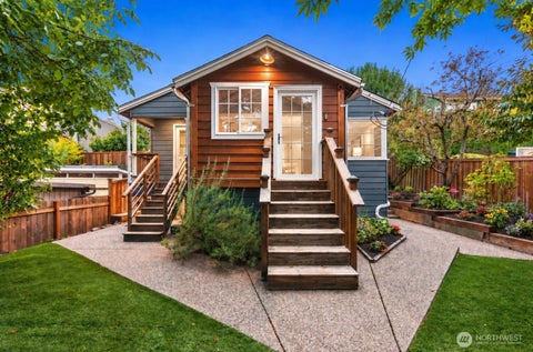 Photo of 6215 38th Avenue NE, Seattle, WA 98115 (MLS # 2571716)