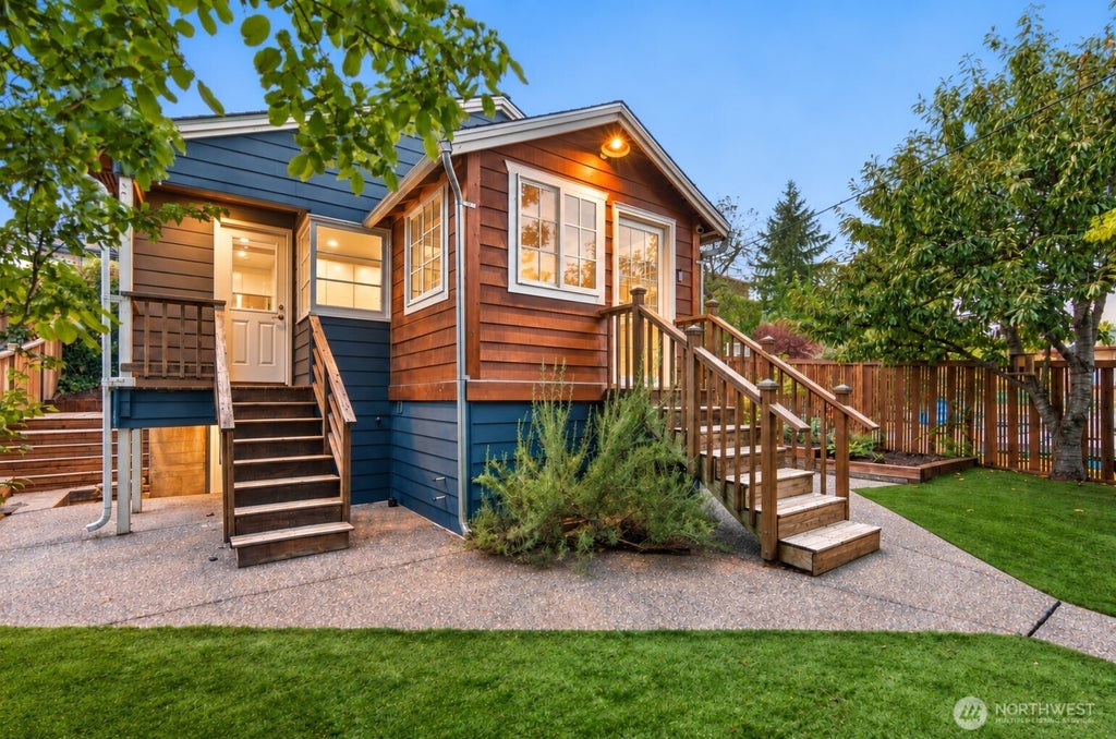 Photo of 6215 38th Avenue NE, Seattle, WA 98115 (MLS # 2571716)