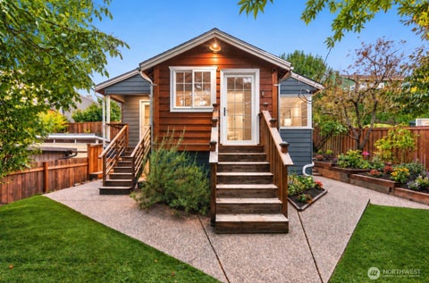 Photo of 6215 38th Avenue NE, Seattle, WA 98115 (MLS # 2571716)