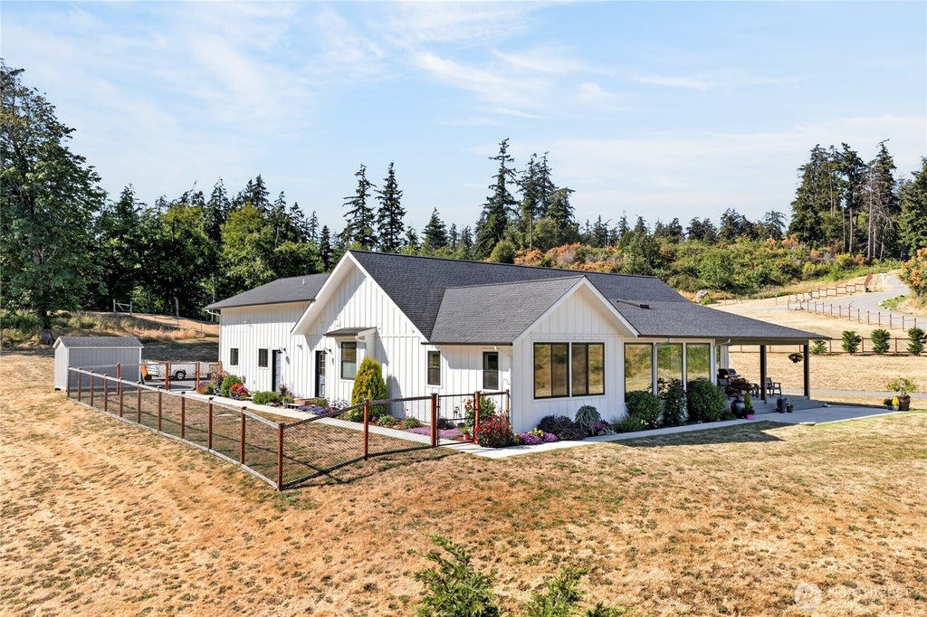Photo of 2115 Chinook Ridge Lane, Oak Harbor, WA 98277 (MLS # 2555472)
