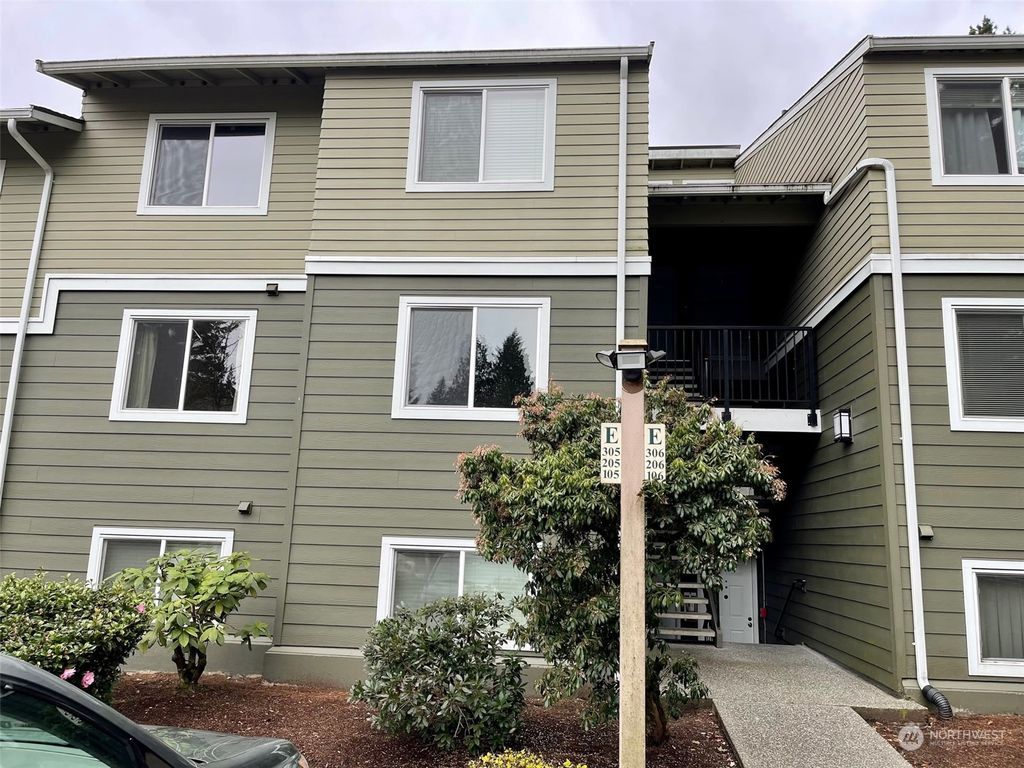 Photo of 820 E Cady Road #E205, Everett, WA 98203 (MLS # 2053337)