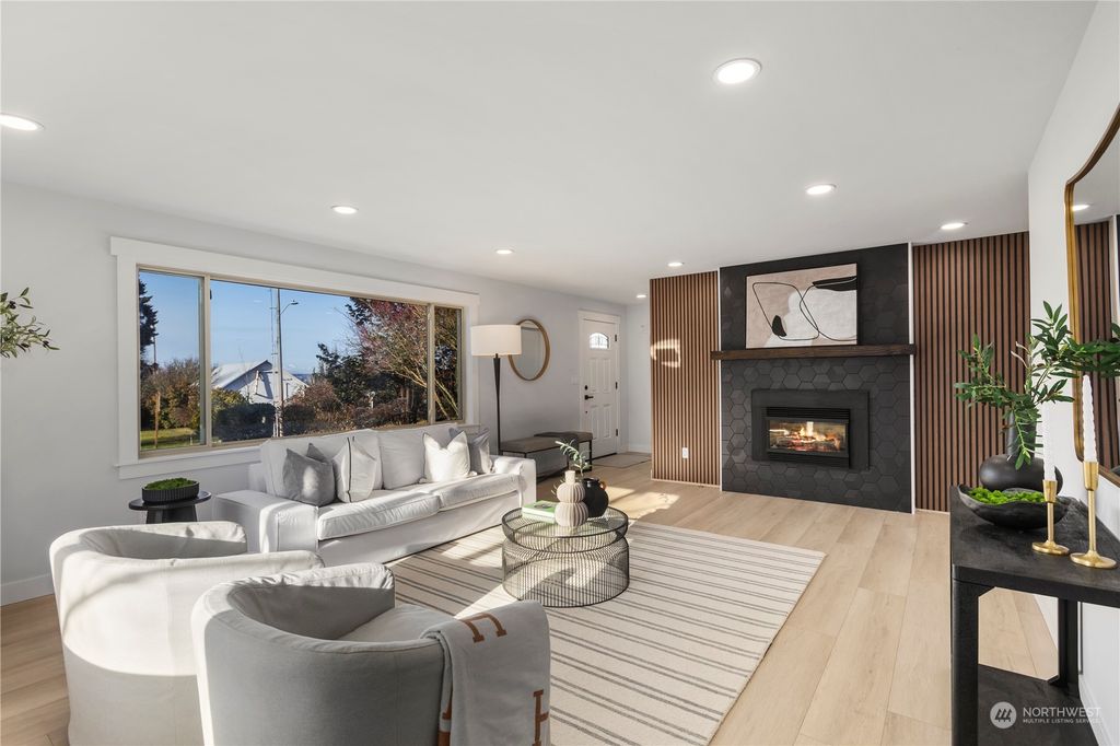 Photo of 2114 Smithers Avenue S, Renton, WA 98055 (MLS # 2312528)