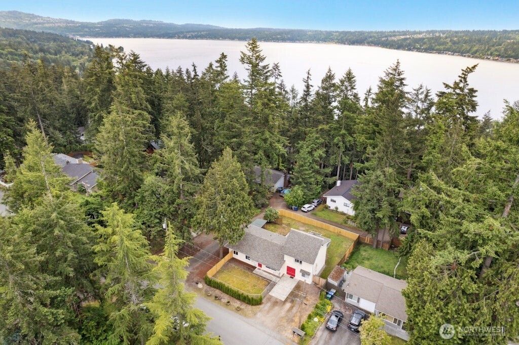Photo of 1115 207th Place NE, Sammamish, WA 98074 (MLS # 2374140)