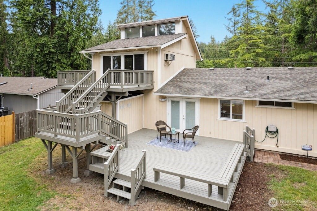 Photo of 1115 207th Place NE, Sammamish, WA 98074 (MLS # 2374140)