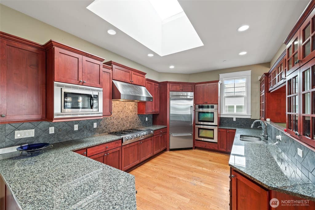 Photo of 1518 S 5th Place, Renton, WA 98057 (MLS # 2560430)